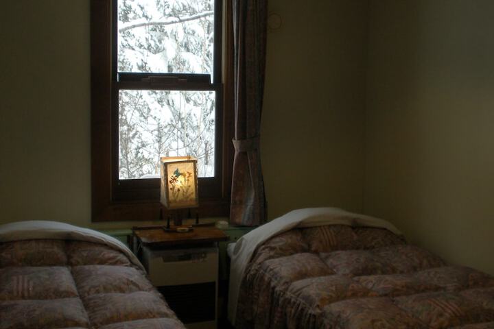 Room 10 of 128
