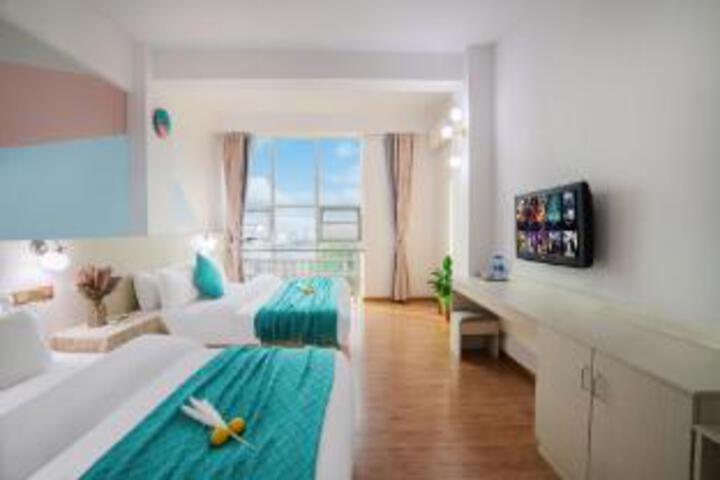 Room 4 of 6
