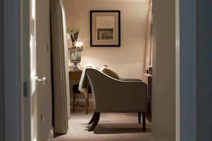 Room 9 of 85