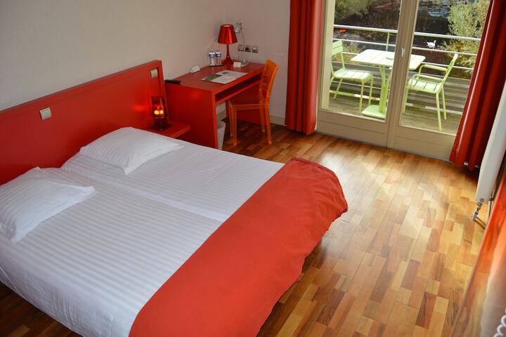 Room 3 of 48