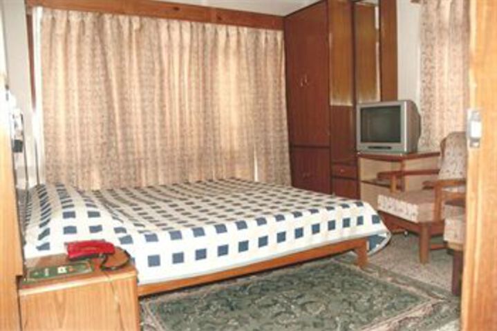 Room 15 of 27
