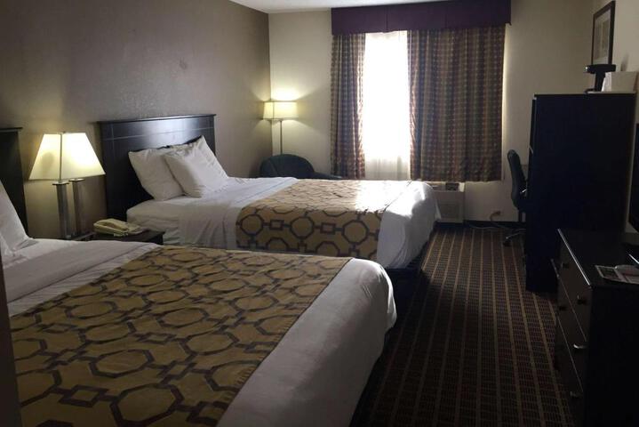 1 Queen Bed Accessible Room (8 of 9)