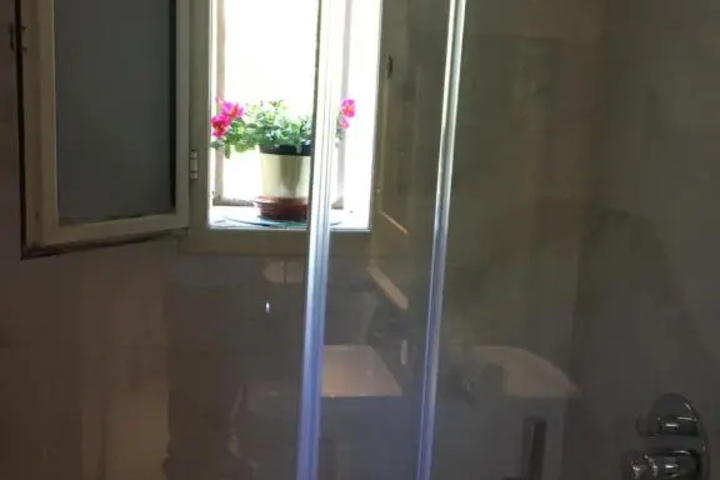 Room 9 of 20