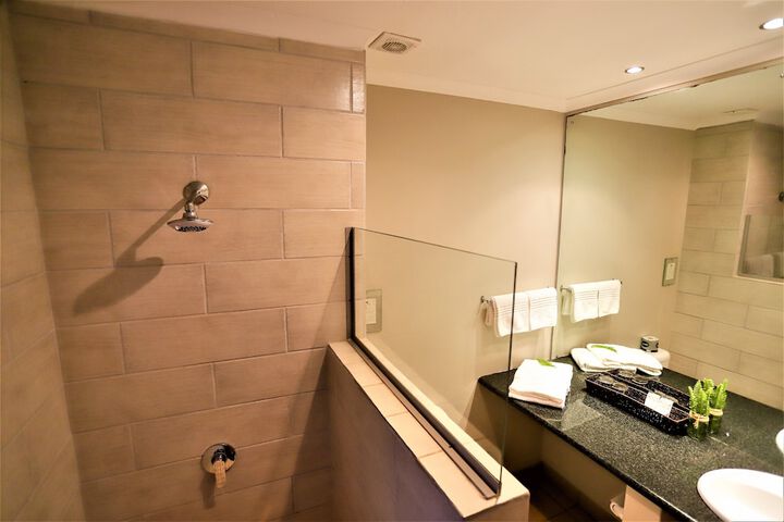 Room 40 of 77
