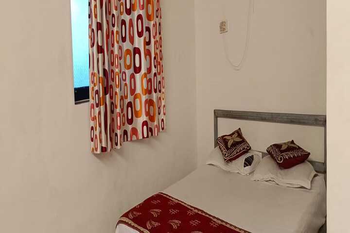 Room 9 of 28