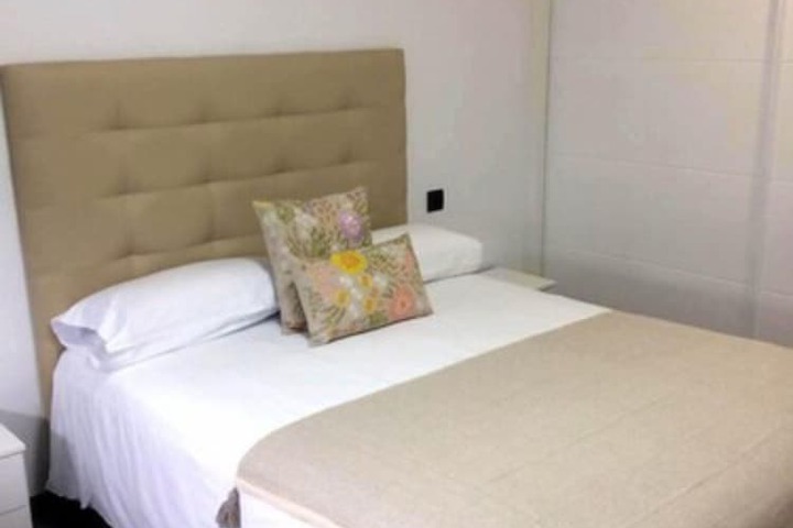 Room 4 of 33