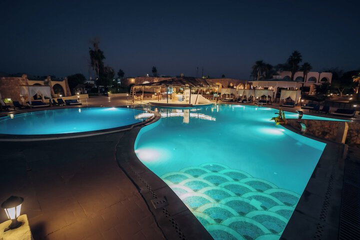 Pool 52 of 152