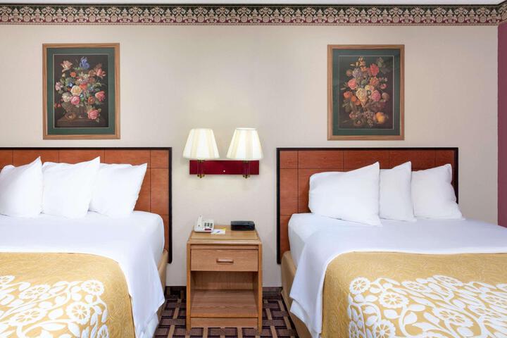2 Double Beds (3 of 12)