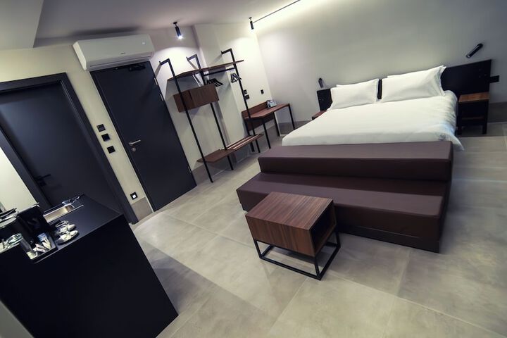 Room 8 of 150