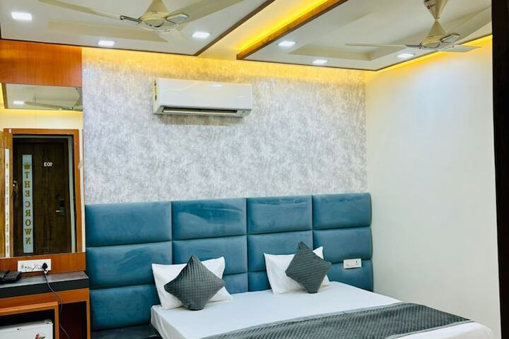 Room 3 of 12