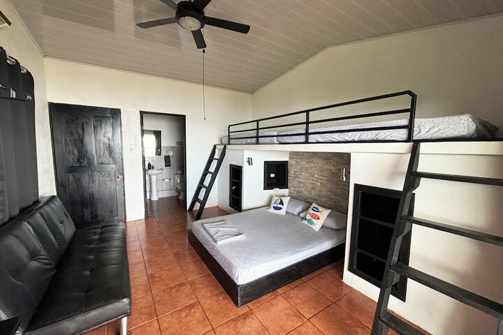 Room 10 of 32