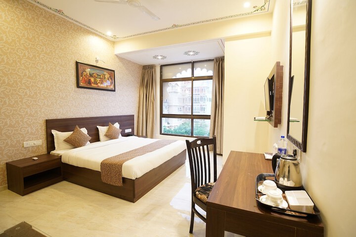 Room 8 of 49
