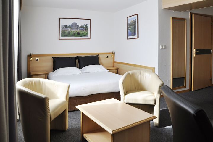 Room 15 of 155
