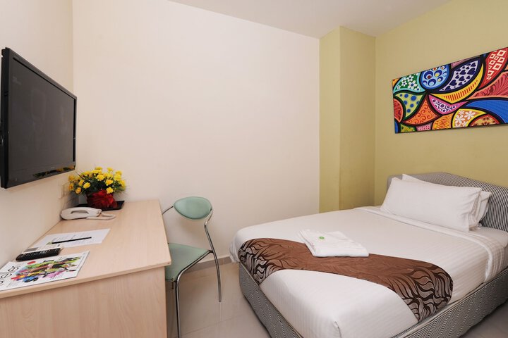 Room 12 of 27