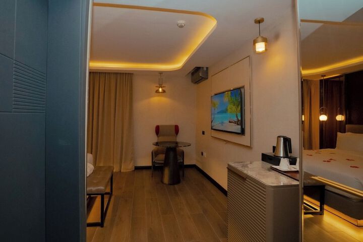 Room 8 of 26