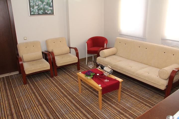 Room 6 of 16