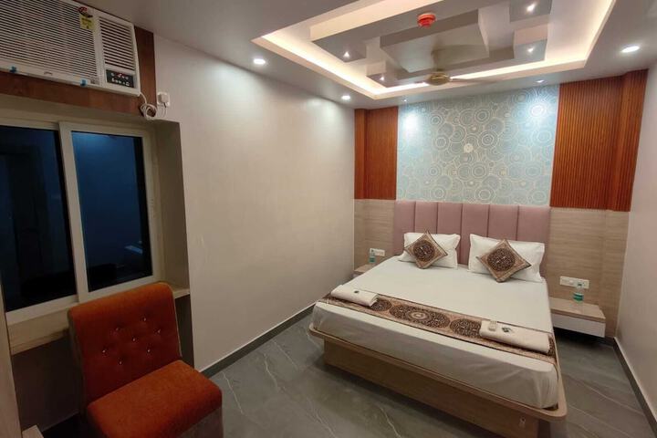 Room 32 of 54
