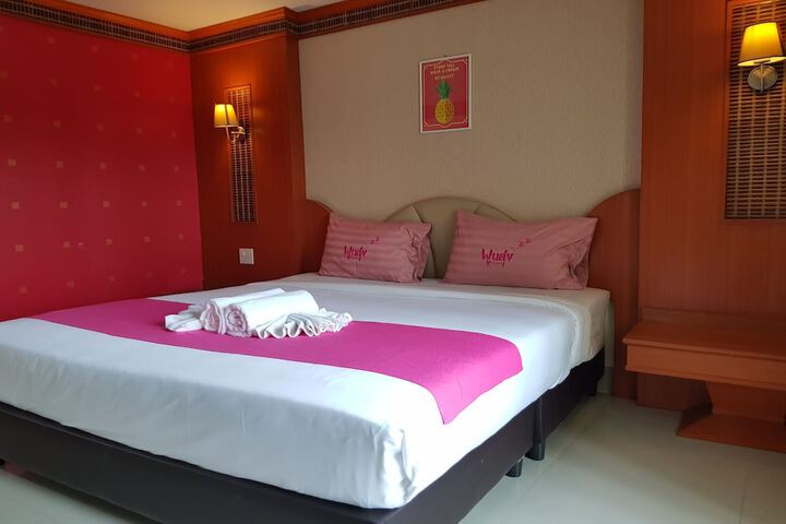 Room 4 of 83