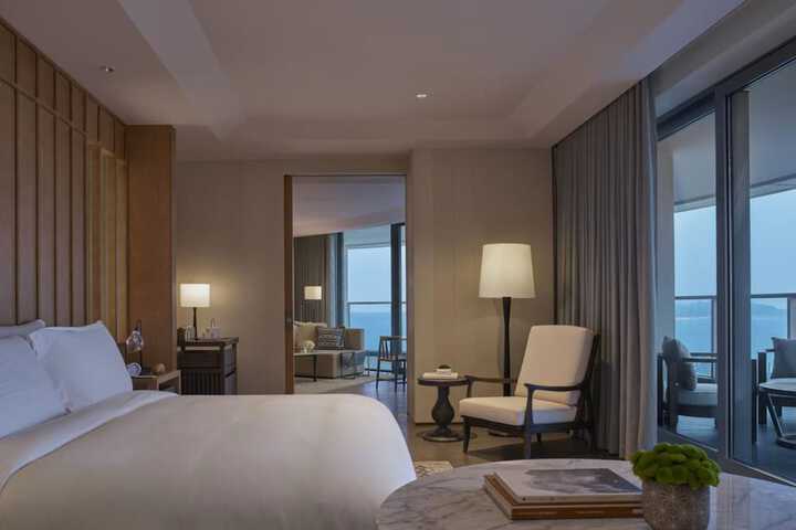 Room 17 of 140