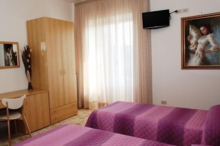 Room 10 of 52