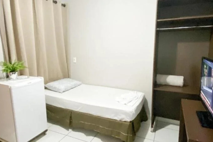 Room 5 of 12