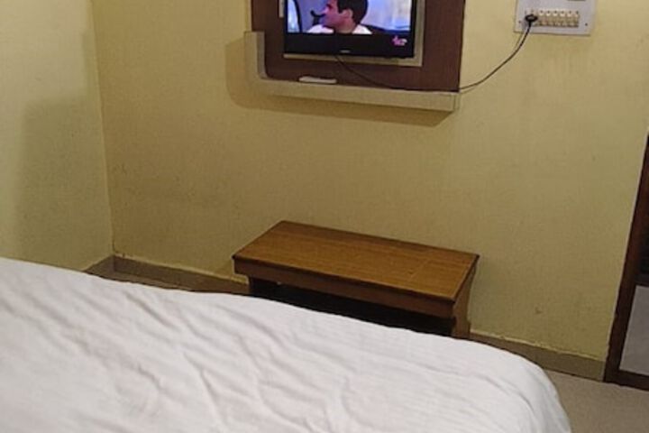 Room 6 of 15