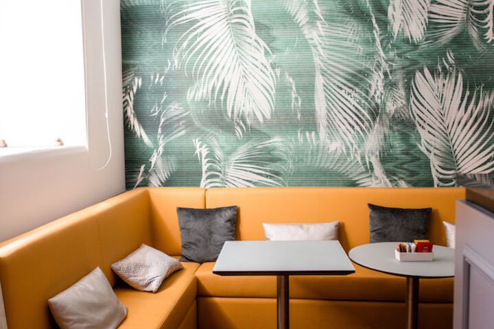 Lounge 172 of 188