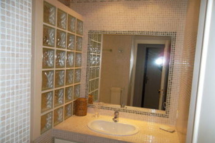 Room 6 of 25