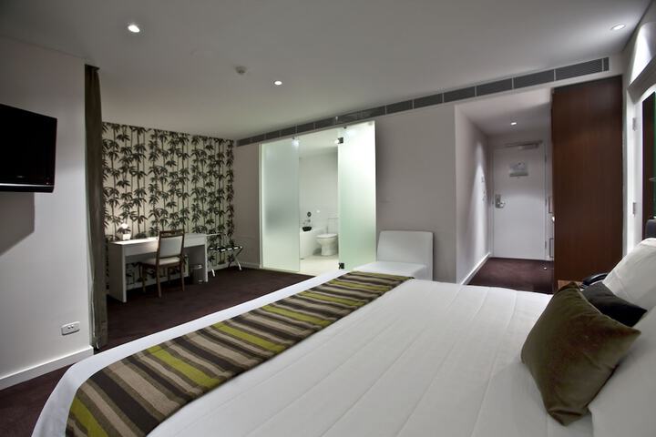 Room 8 of 69