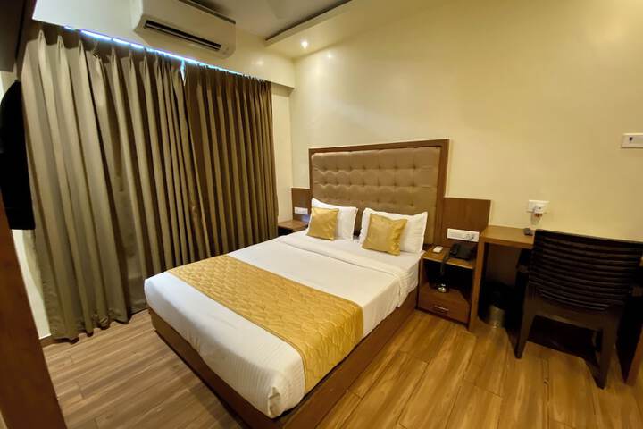 Room 3 of 16