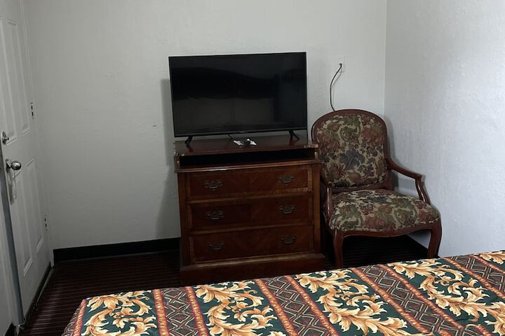 Room 8 of 42