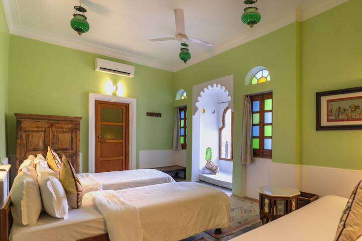 Room 5 of 30