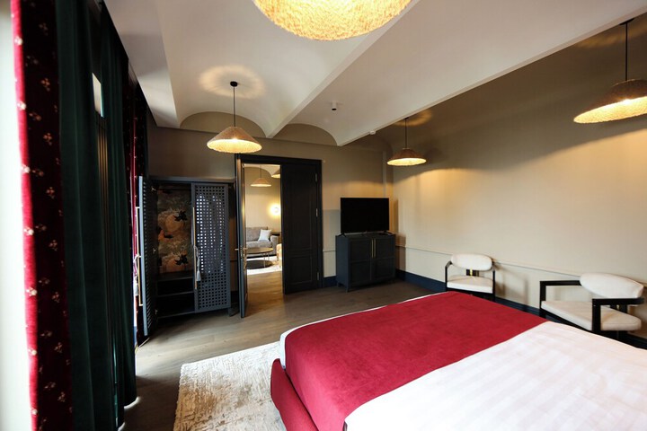 Room 5 of 43