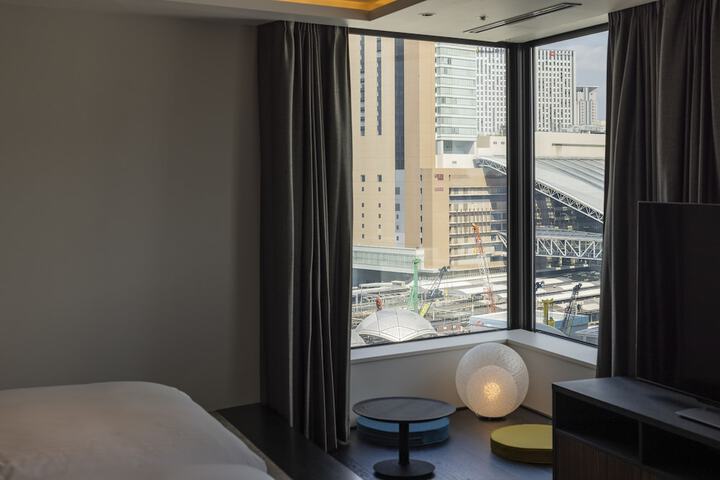 Room 27 of 100
