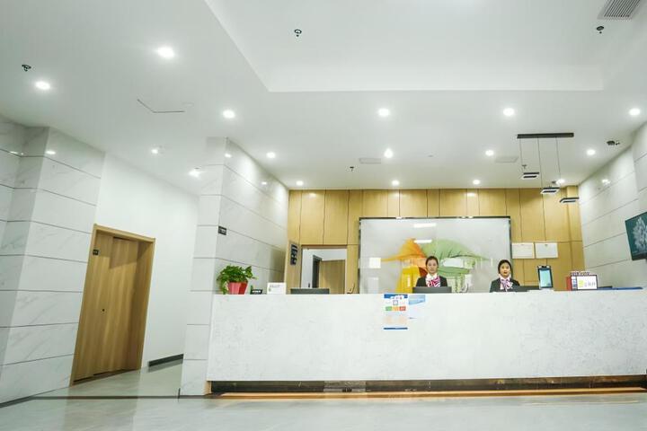 Photo of GreenTree Inn Express Xuzhou Pizhou Tiefu Town Bus station.