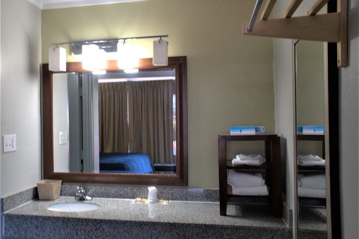 Room 7 of 12
