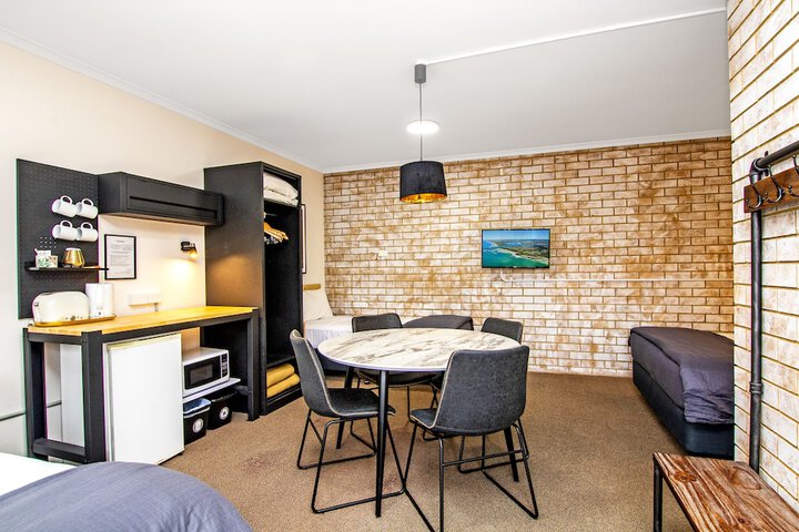 Room 5 of 26