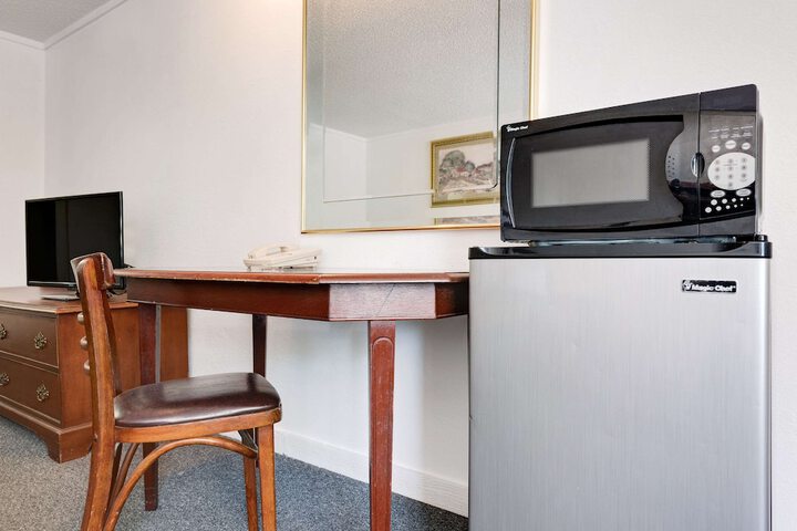 1 King Bed Room with Free WiFi, Refrigerator, Microwave (5 of 5)