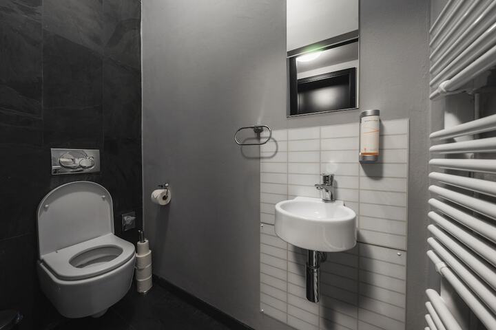 Room 65 of 97