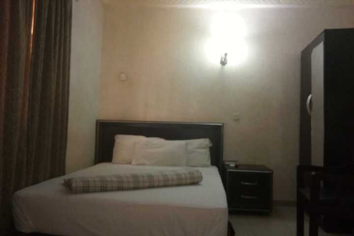 Room 14 of 24