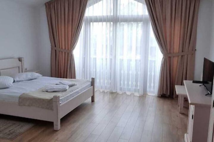 Room 4 of 19