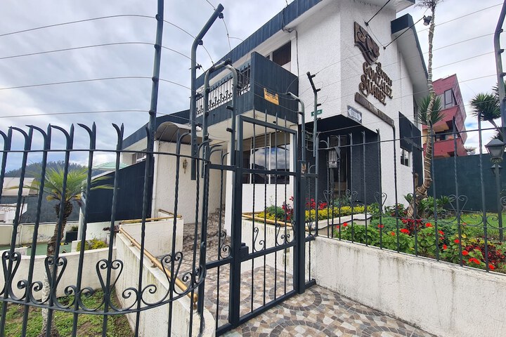Hotel &  Suites Gonsalez Suarez Quito in Quito