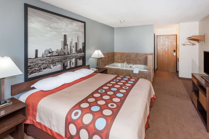 1 King Bed (5 of 5)