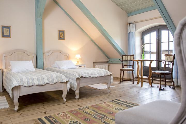 Room 11 of 78