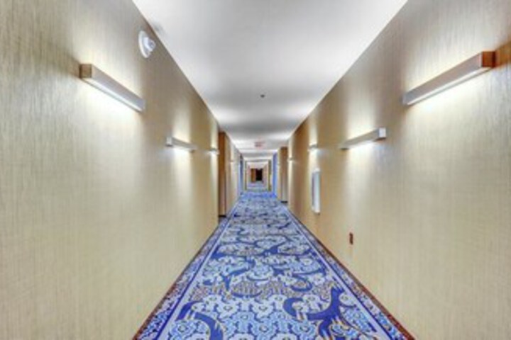 Ballroom/Hall 226 of 252