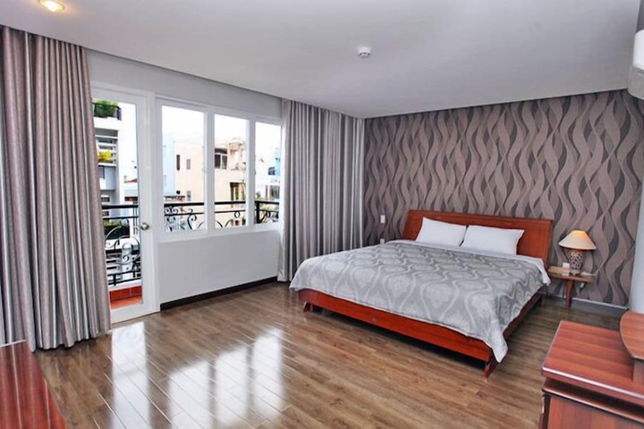 Room 9 of 27