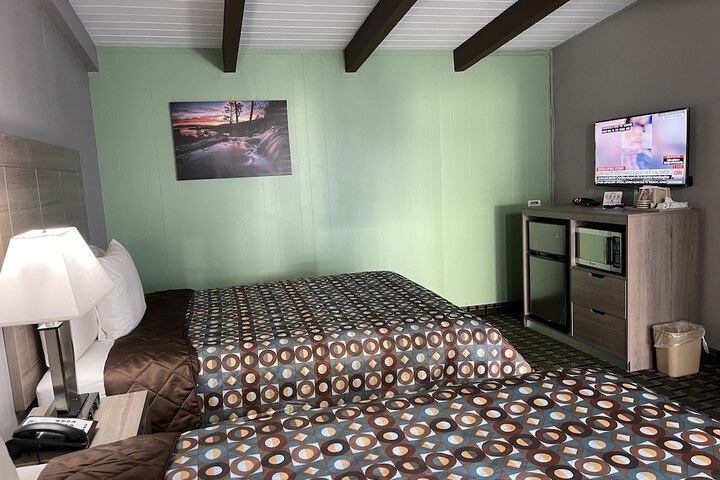 2 Double Beds (5 of 11)