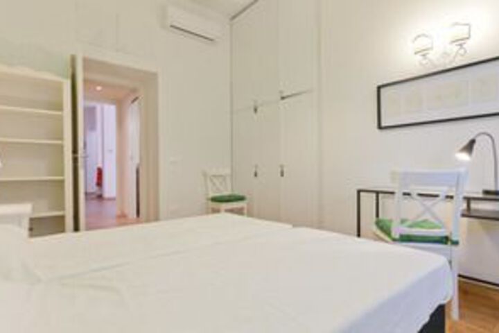 Room 9 of 16