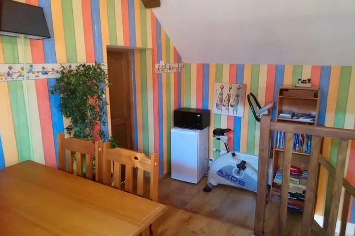 Room 9 of 16