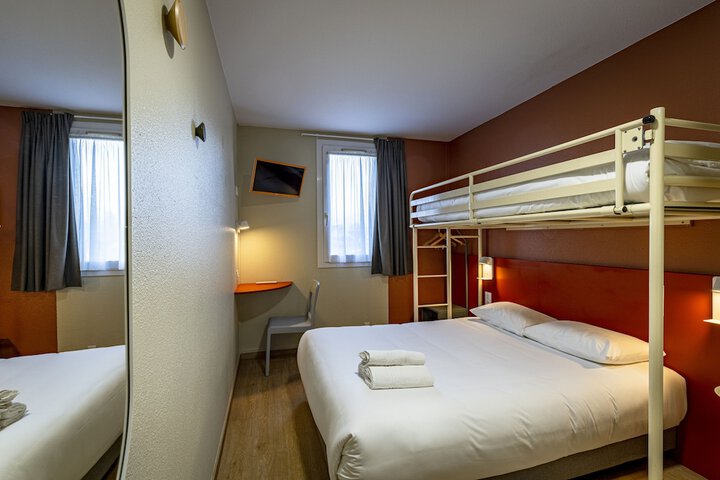 Room 11 of 29